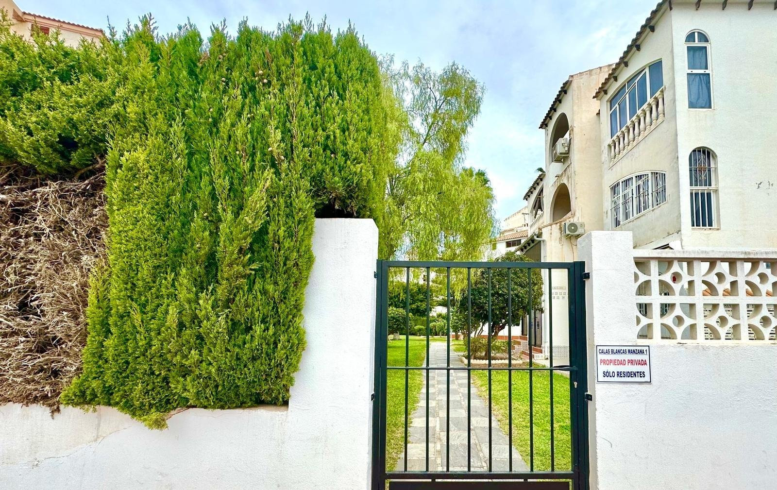 Apartment in Torrevieja - Image 2