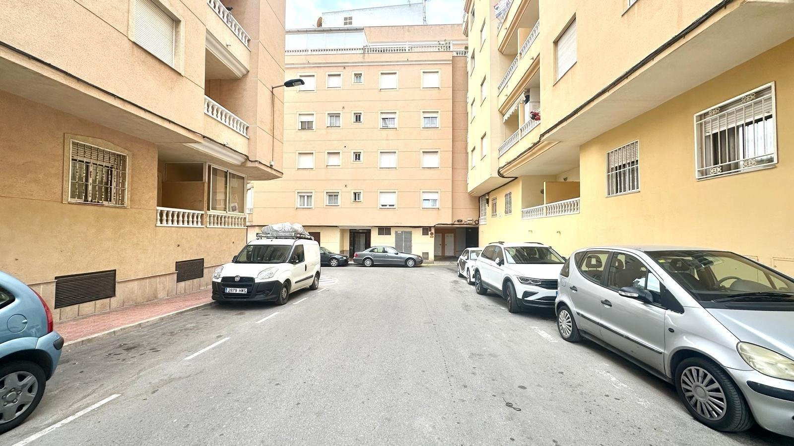 Apartment in Torrevieja - Image 2