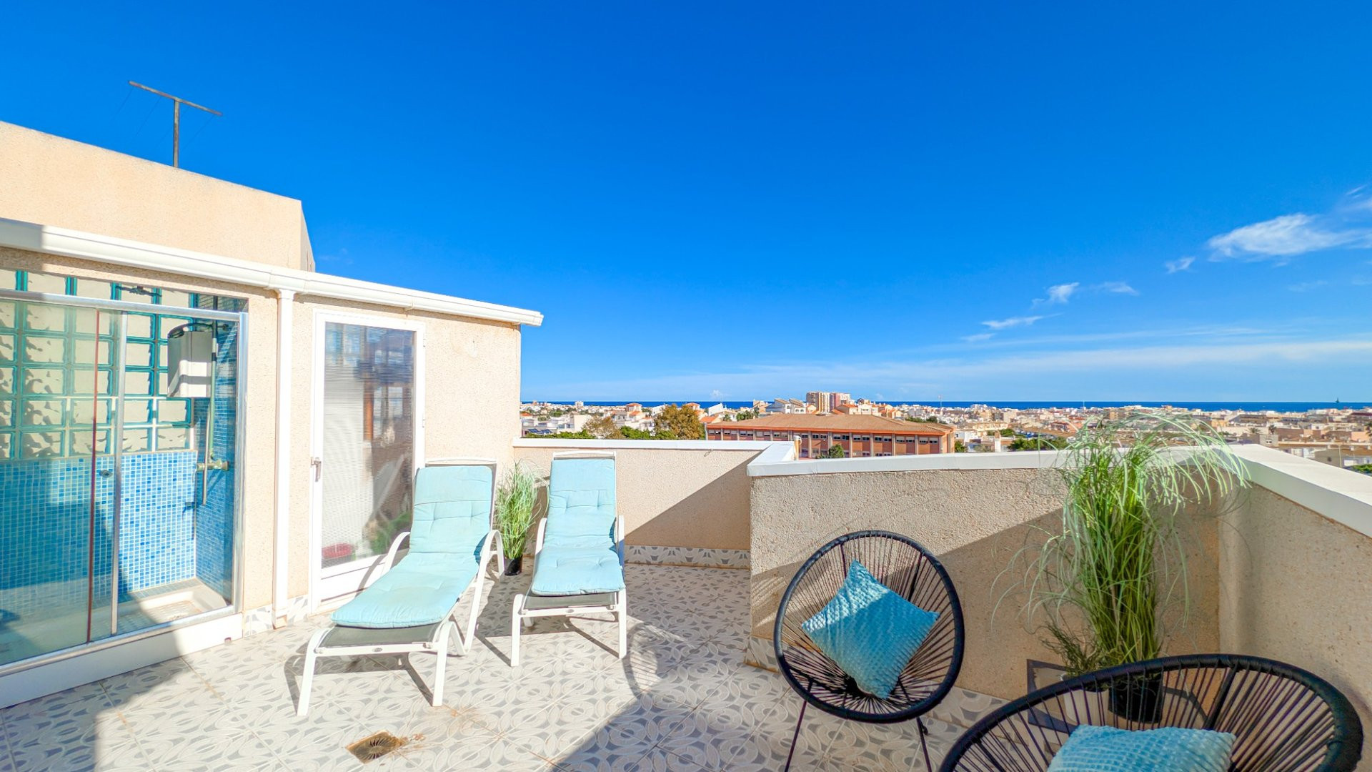 Apartment in Torrevieja - Image 2