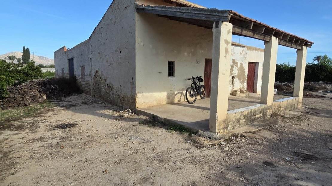 House in Albatera - view 1