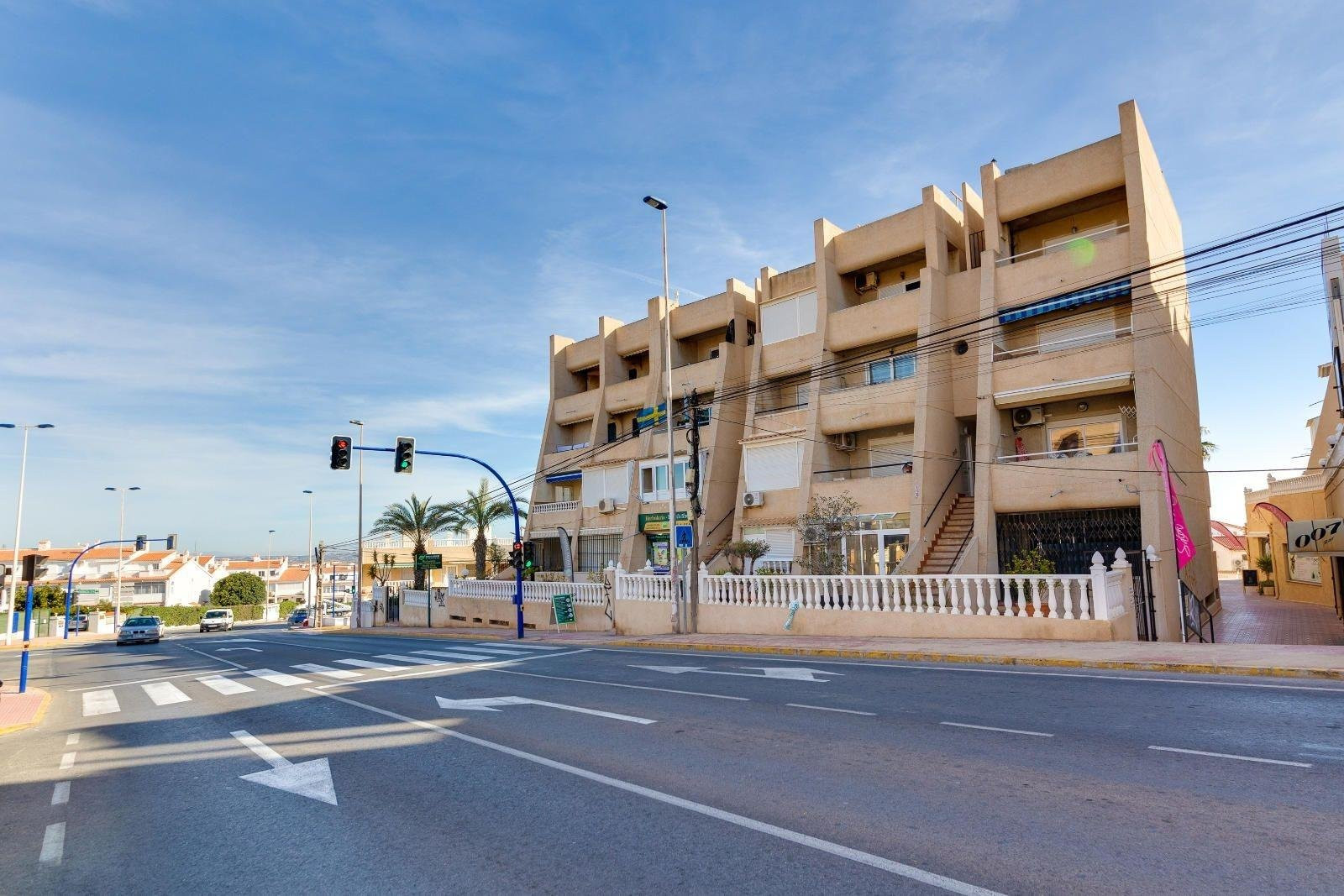 Apartment in Torrevieja - Image 2