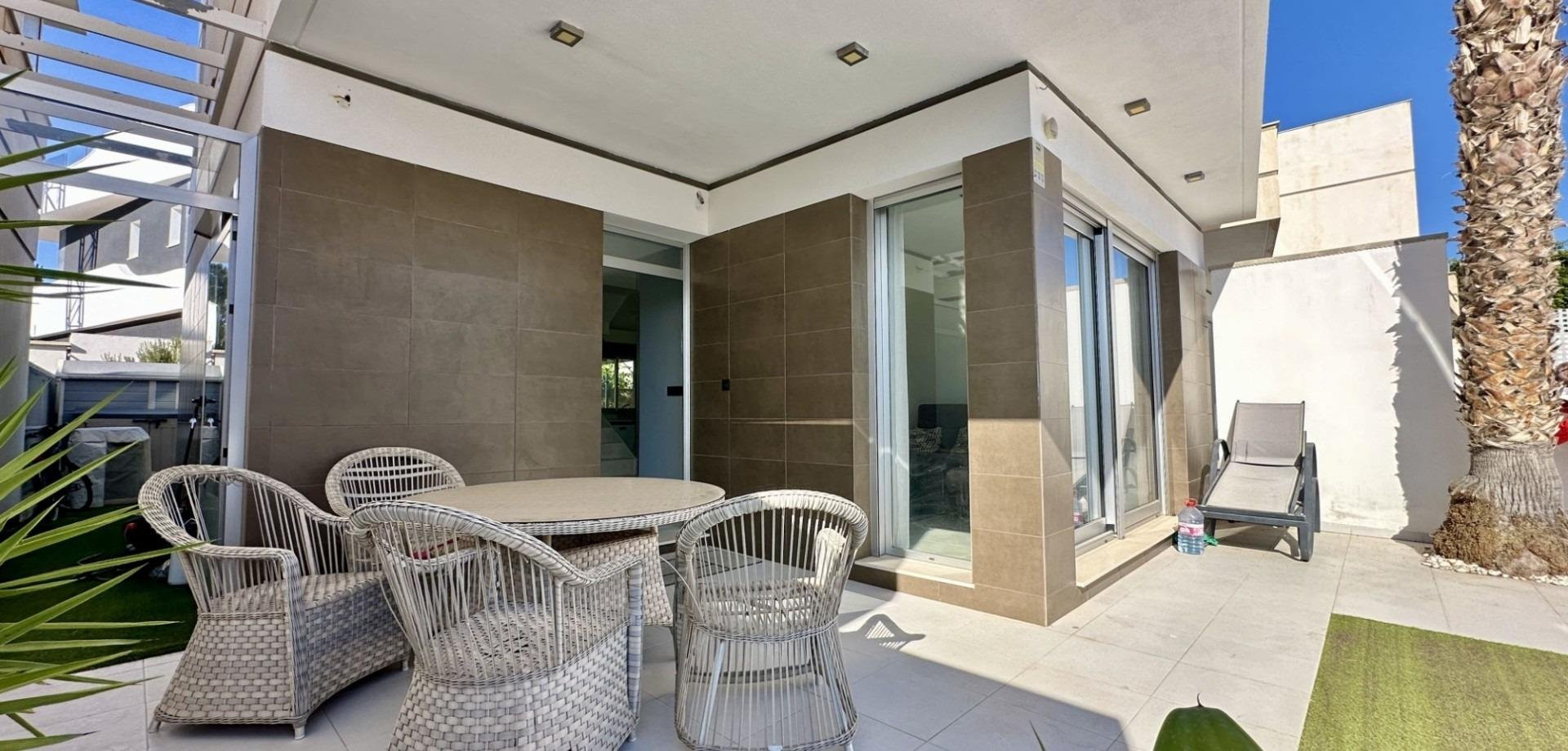 Villa in Urbanizacion los Balcones - Image 2