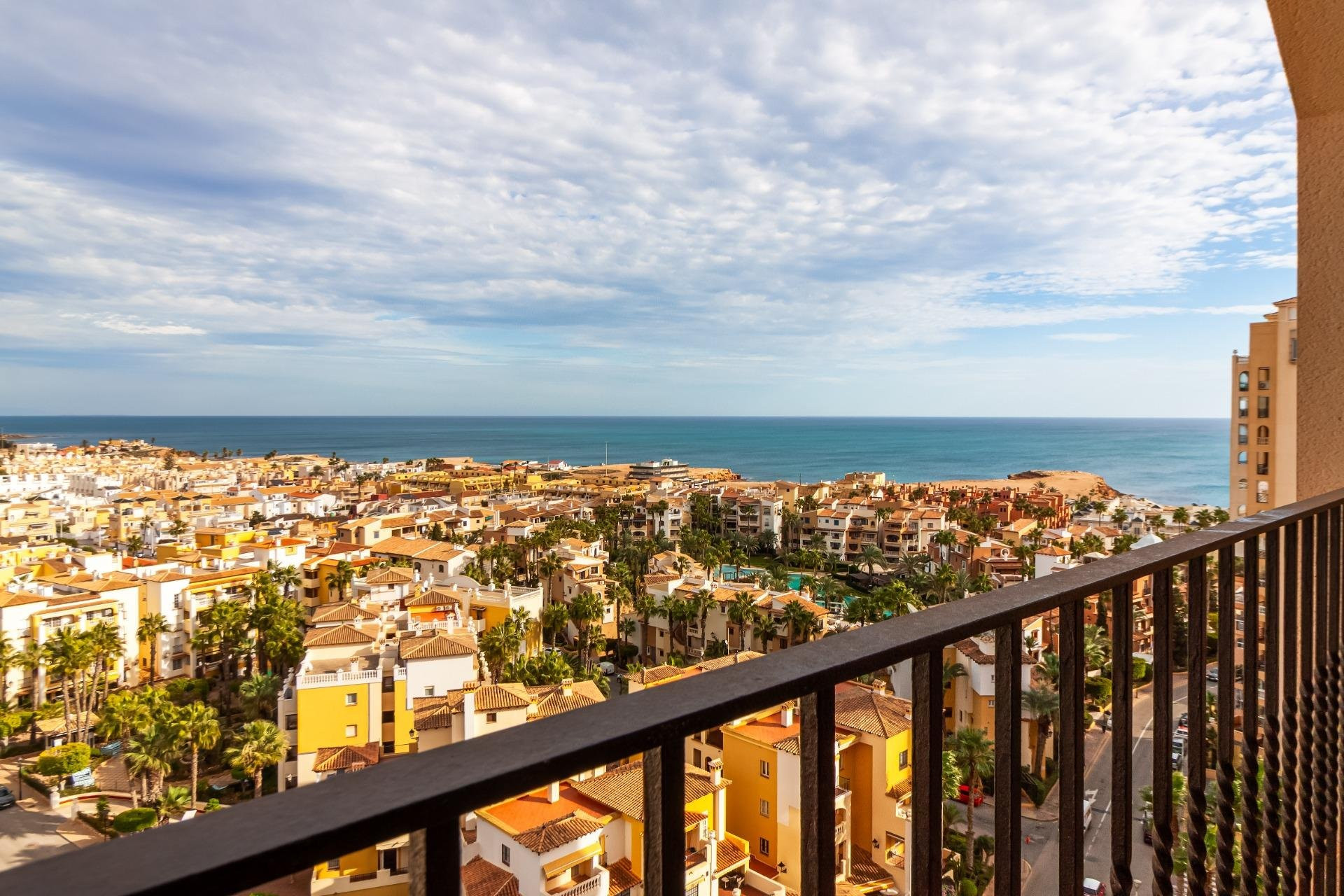 Apartment in Torrevieja - Image 2