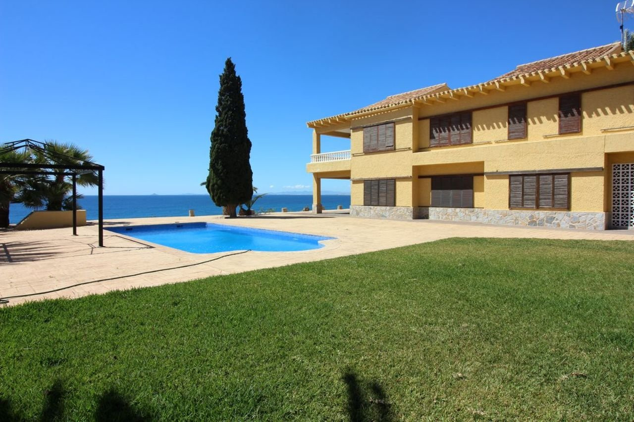 Villa in Cabo Roig - view 1
