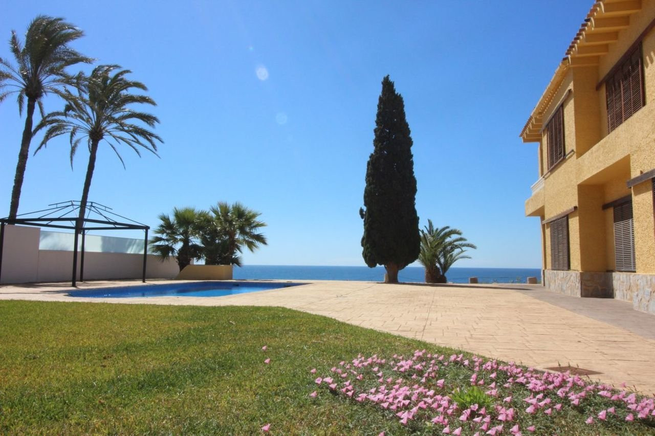 Villa in Cabo Roig - Image 2