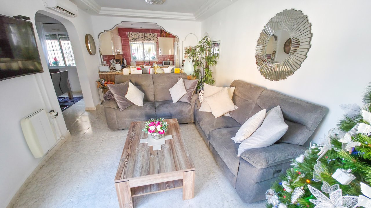 Villa in Urbanizacion los Balcones - Image 4