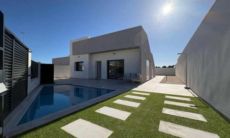 Villa in El Pinar de Campoverde - Image 3