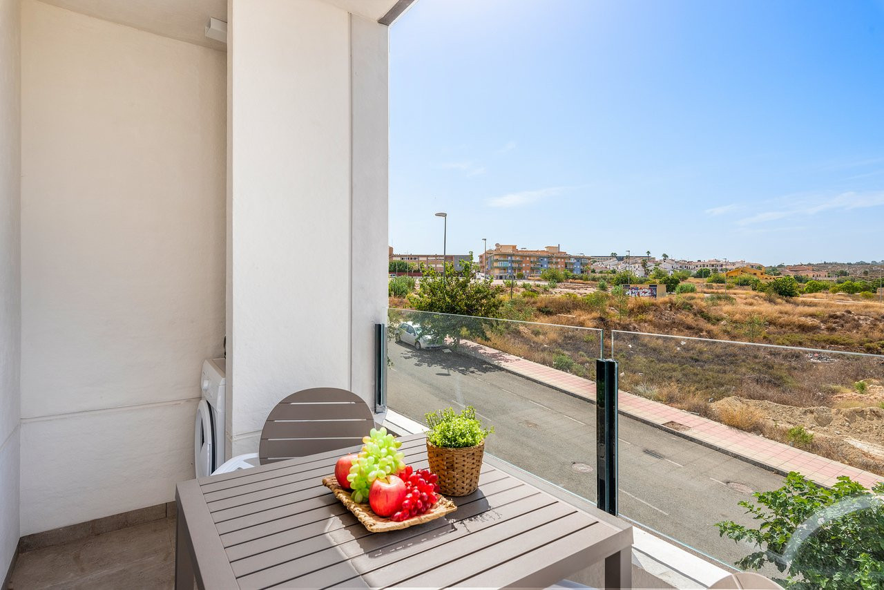 Apartment in San Miguel de Salinas - Image 3