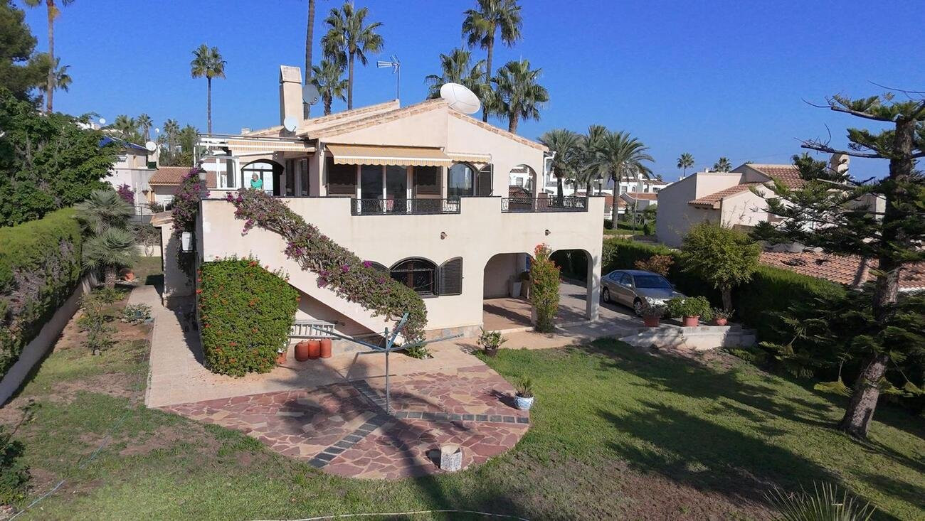 Villa in Urbanizacion los Balcones - Image 2