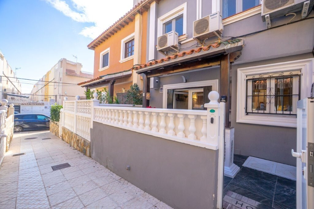 House in Torrevieja - Image 2