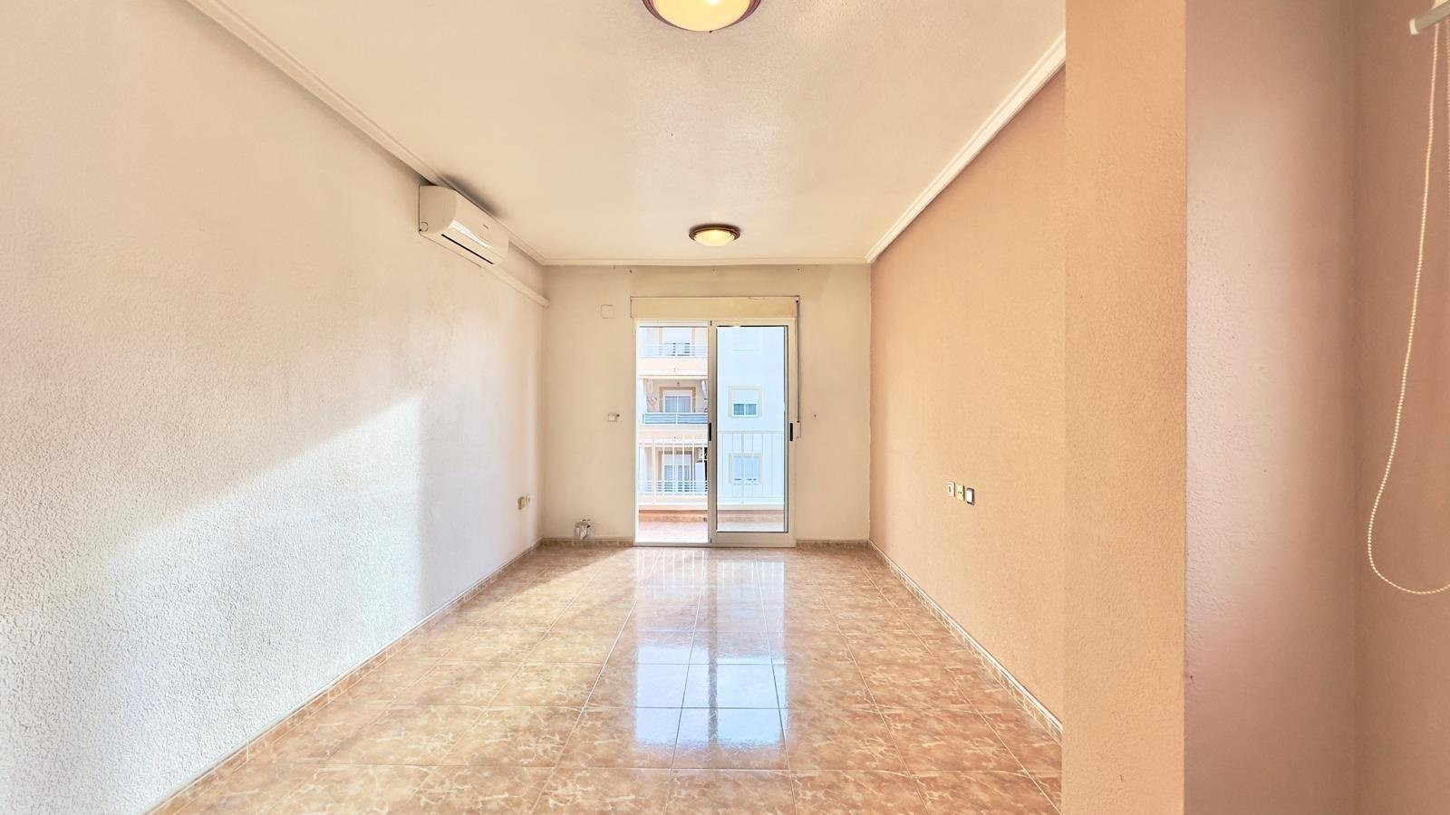 Apartment in Torrevieja - Image 2