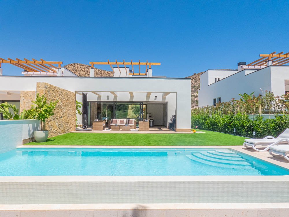 Villa in Vallongas - view 1