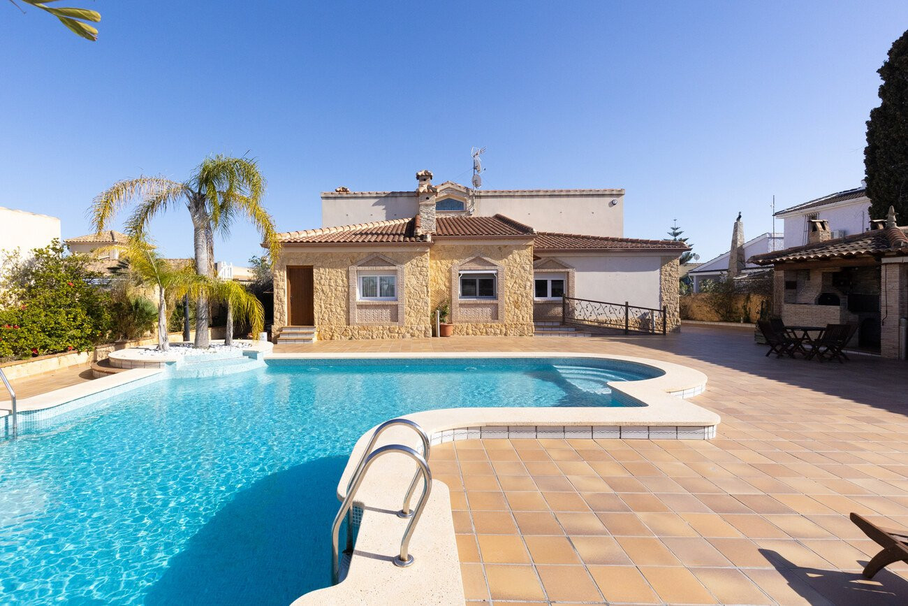 Villa in Torrevieja - view 1