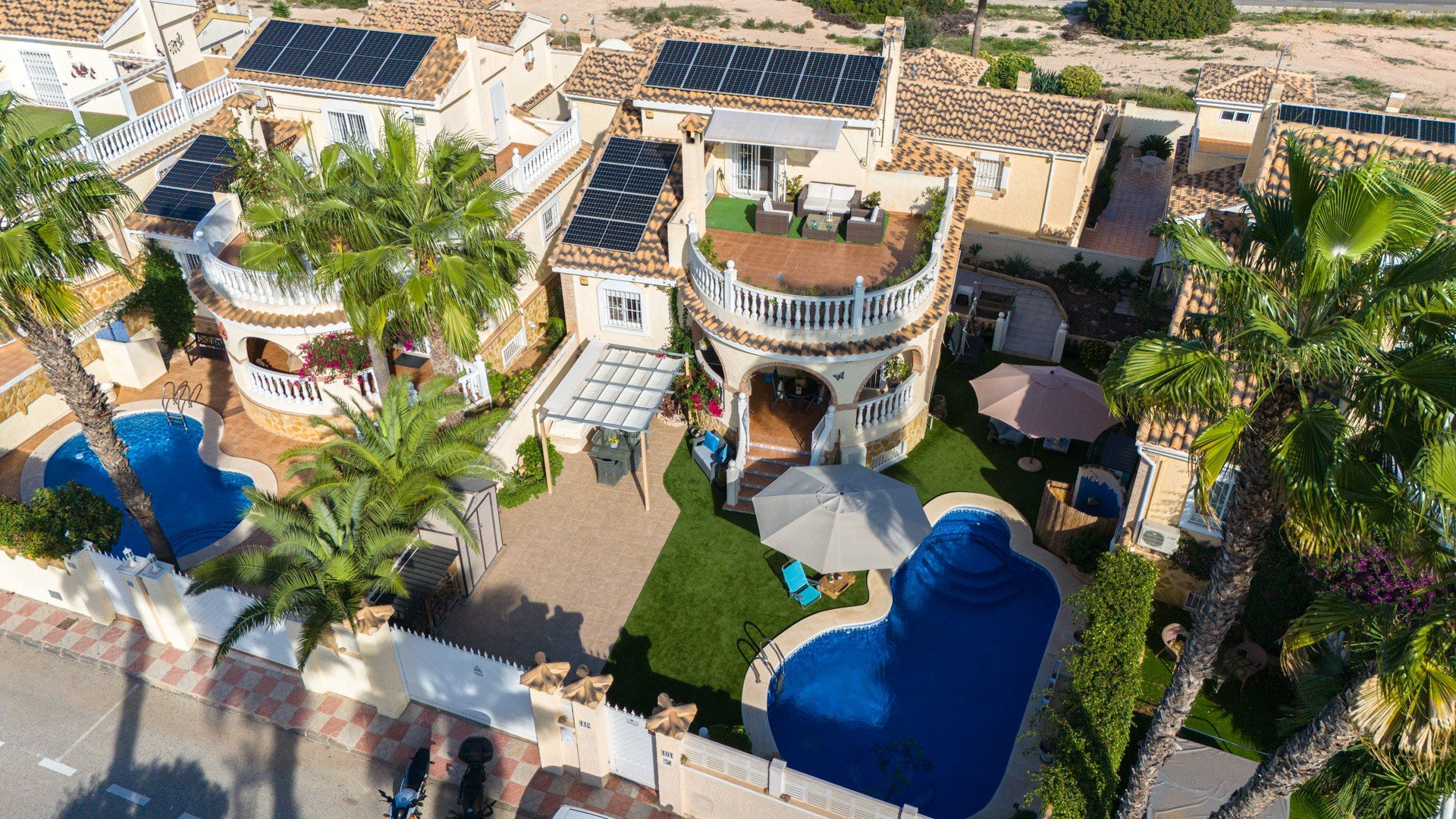 Villa in Santa Pola - view 1