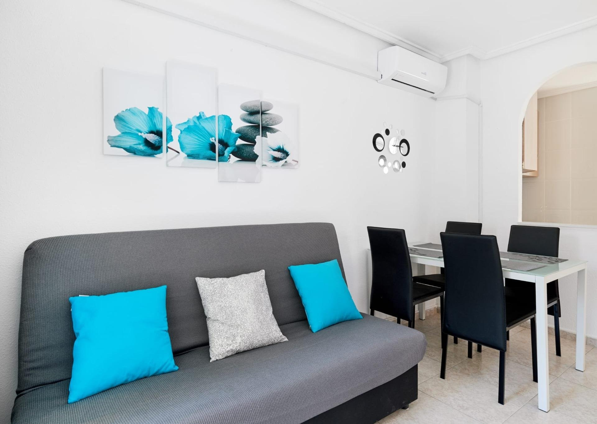 Apartment in Torrevieja - Image 2
