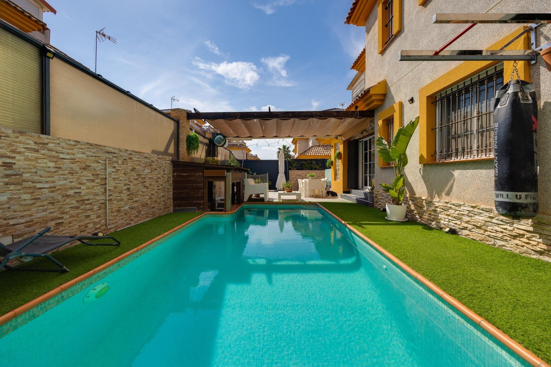 Villa in Los Montesinos - Image 3