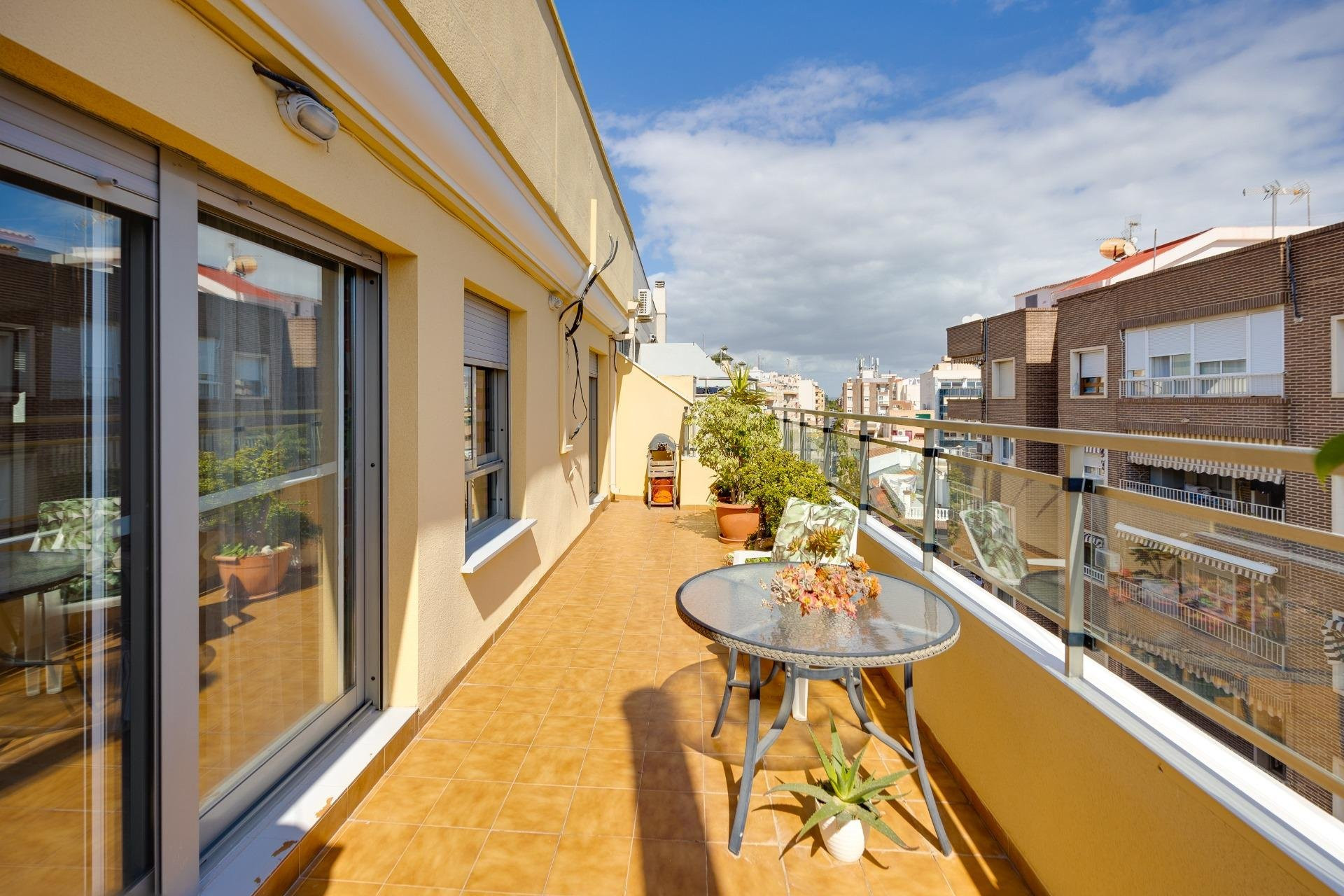 Apartment in Torrevieja - Image 2