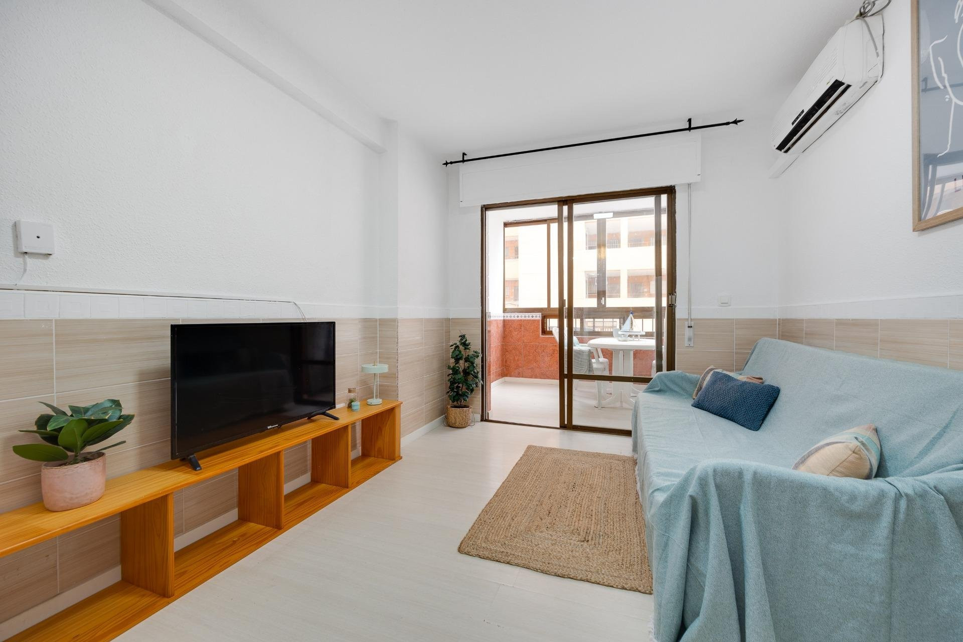 Apartment in Torrevieja - Image 2