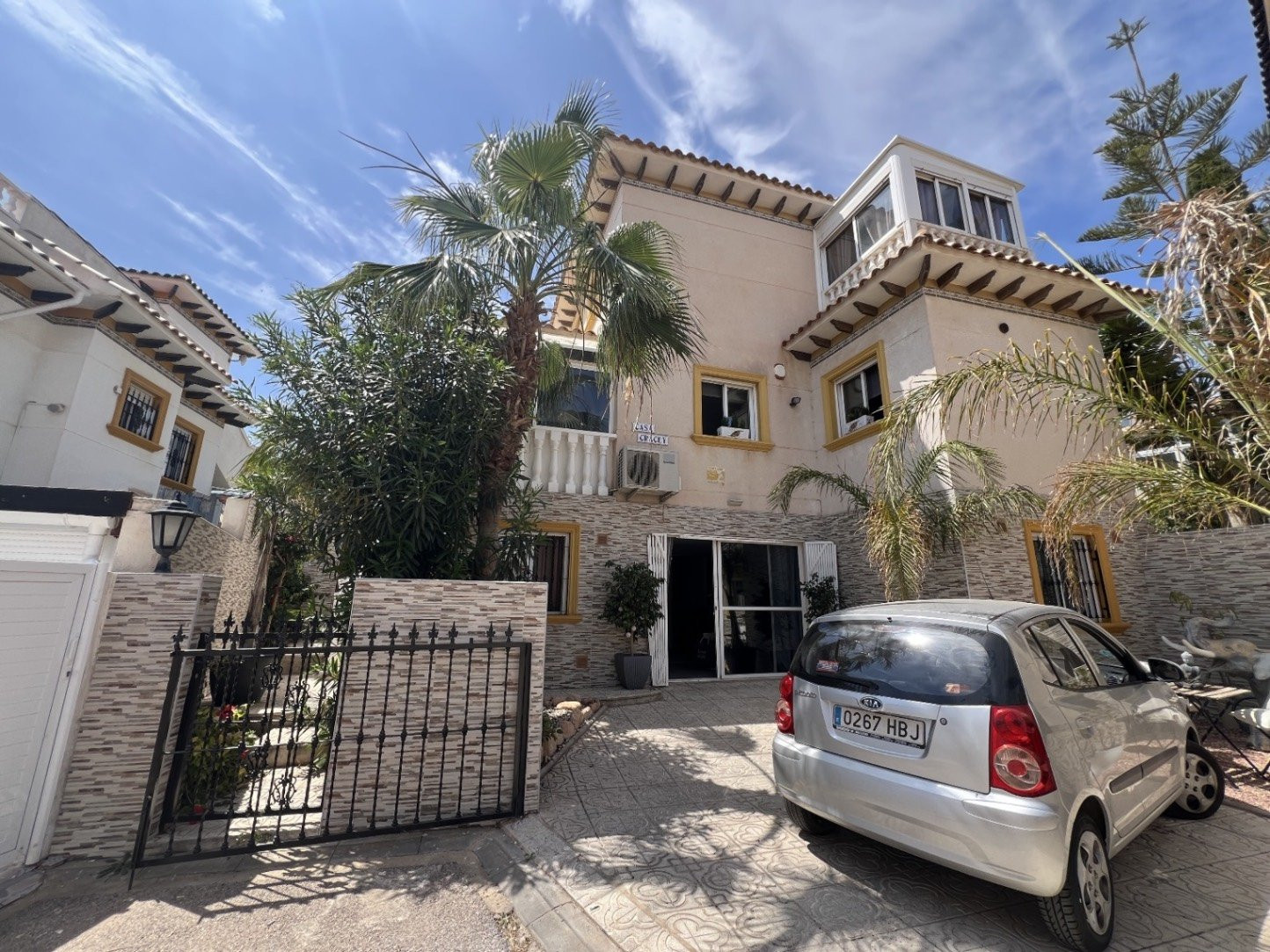 Villa in La Zenia - view 1