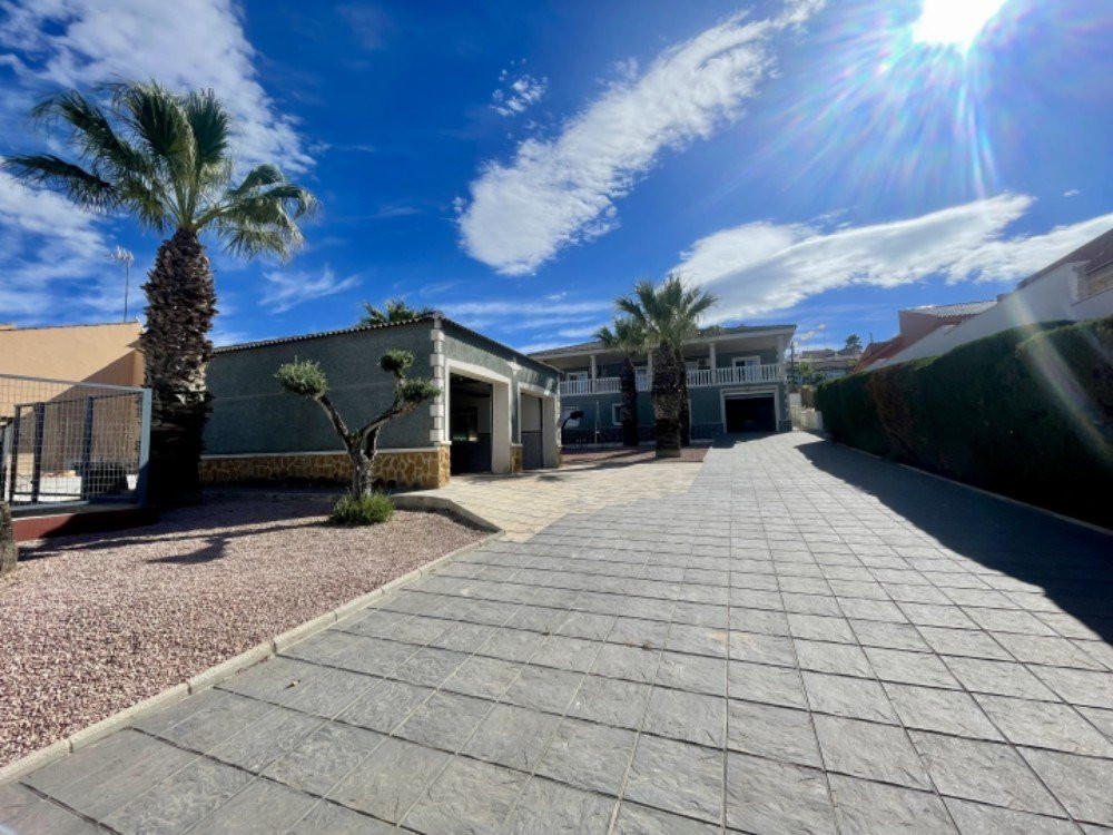 Villa in El Roque - view 1