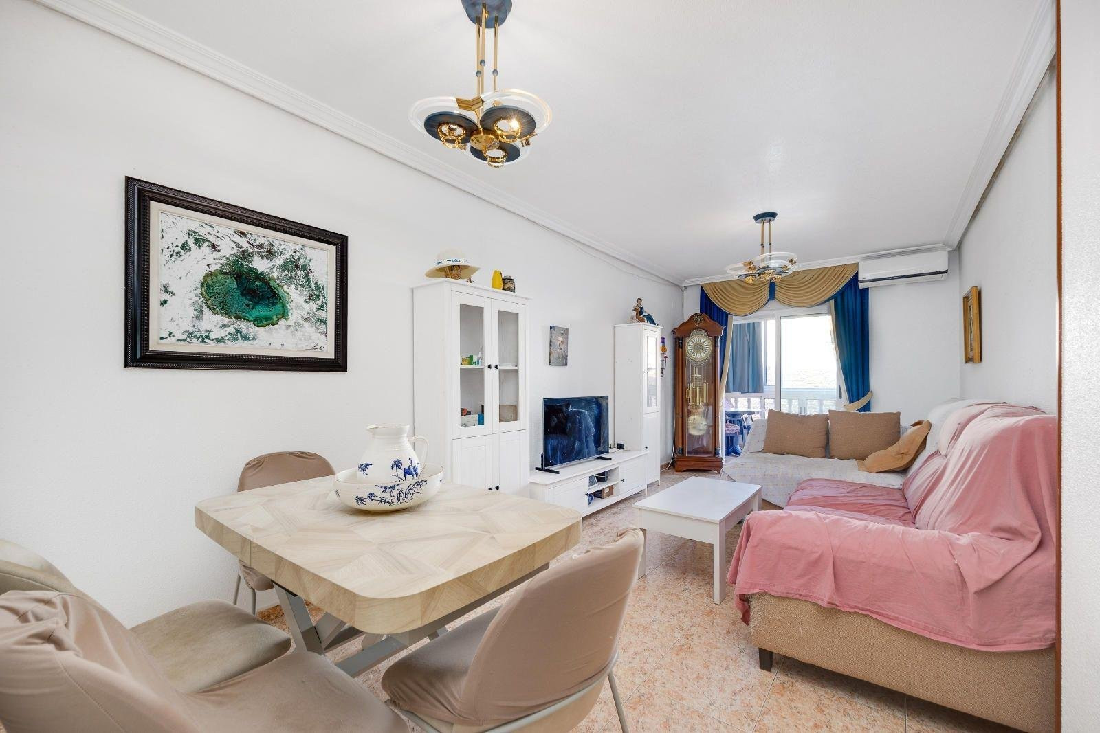 Apartment in Torrevieja - Image 2