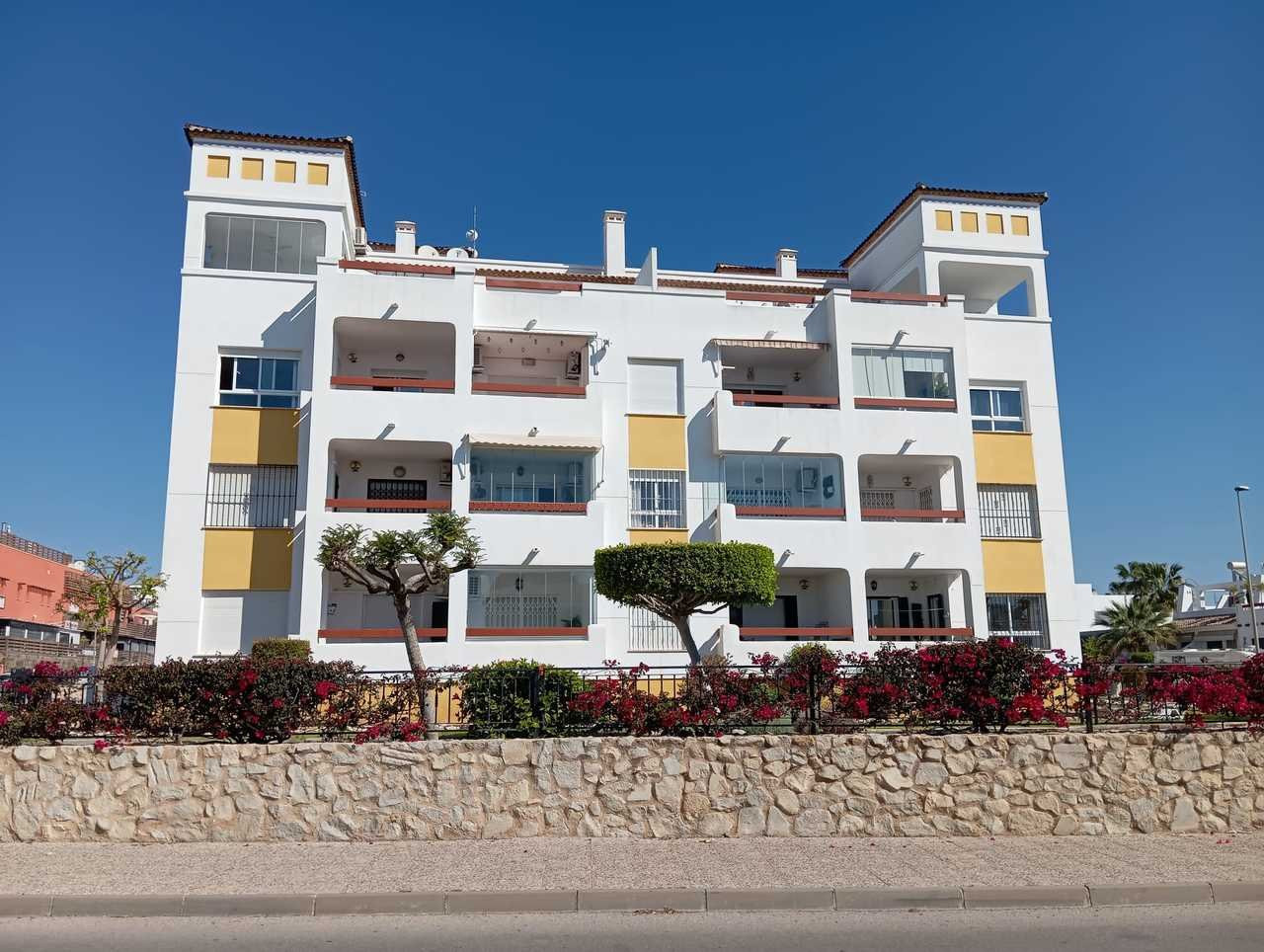 Apartment in Villamartin - Image 2