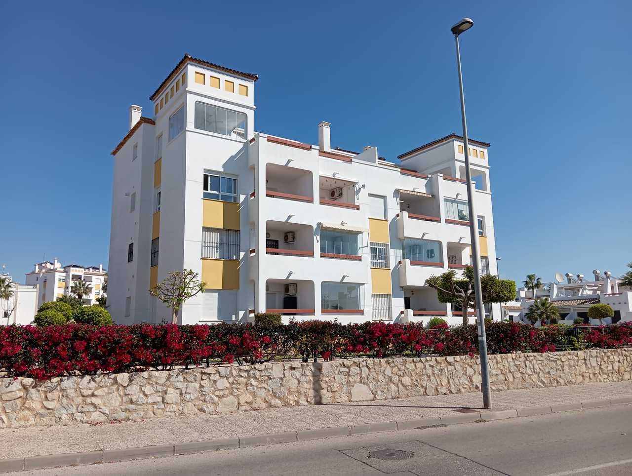 Apartment in Villamartin - view 1