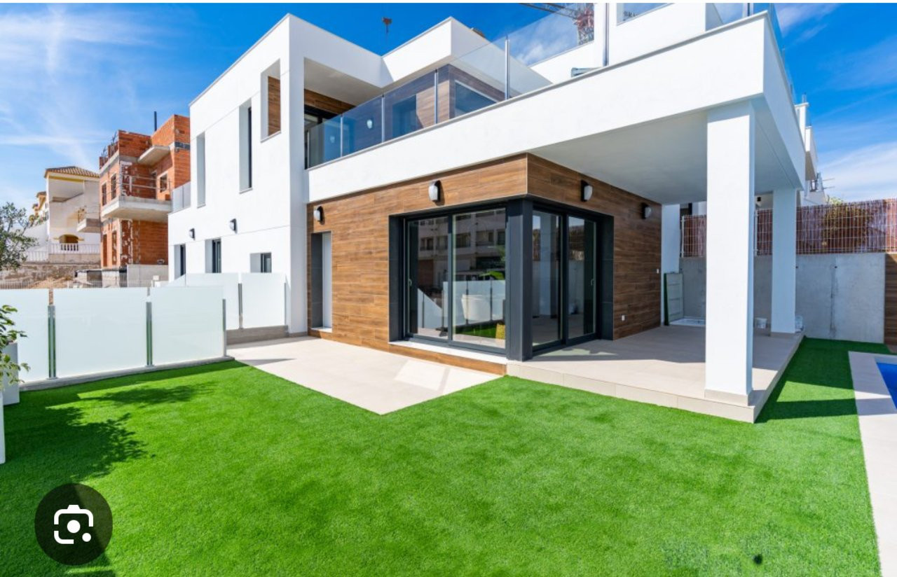 Villa in Los Montesinos - view 1