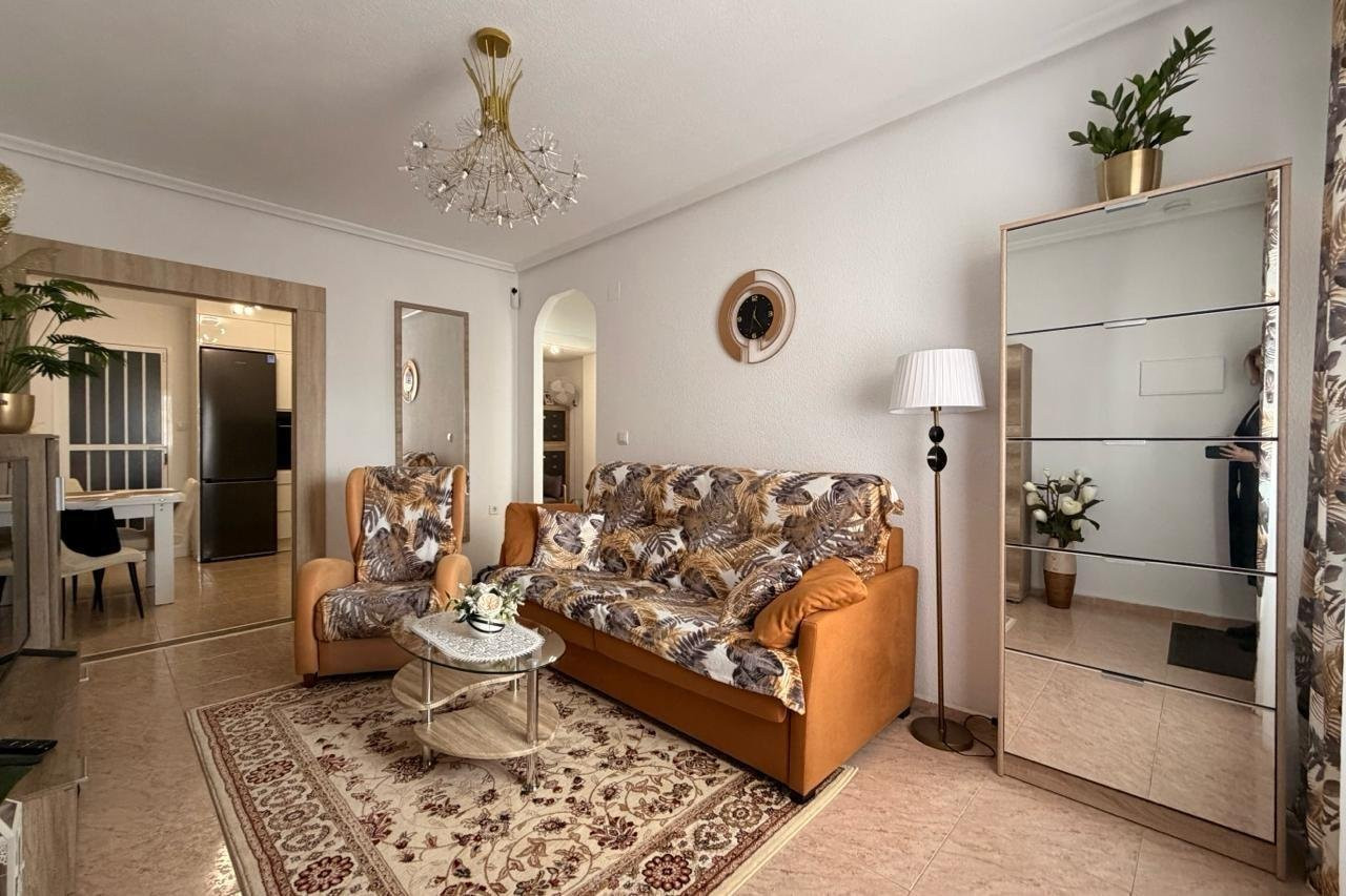 Apartment in Torrevieja - Image 2