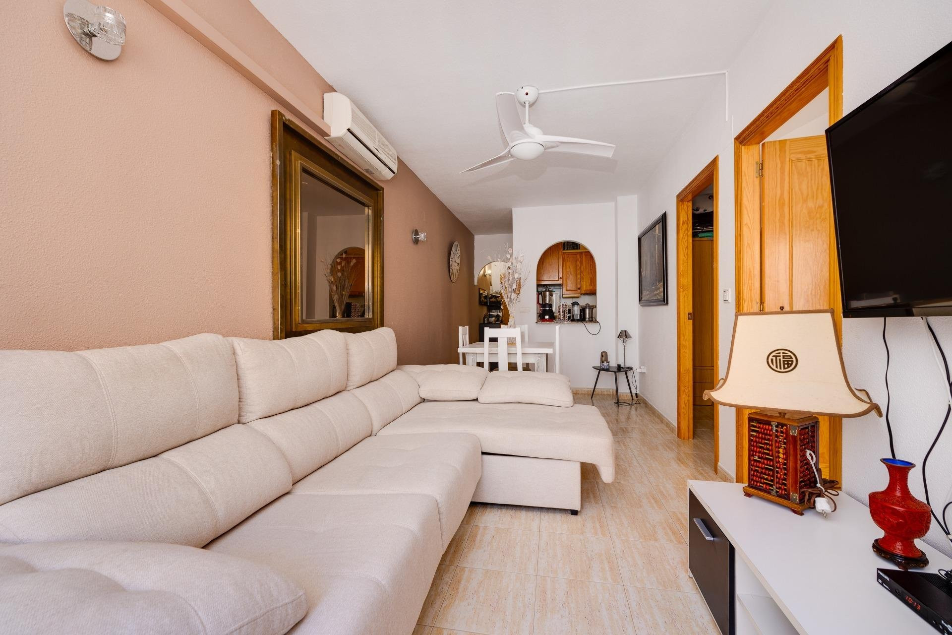 Apartment in Torrevieja - Image 2