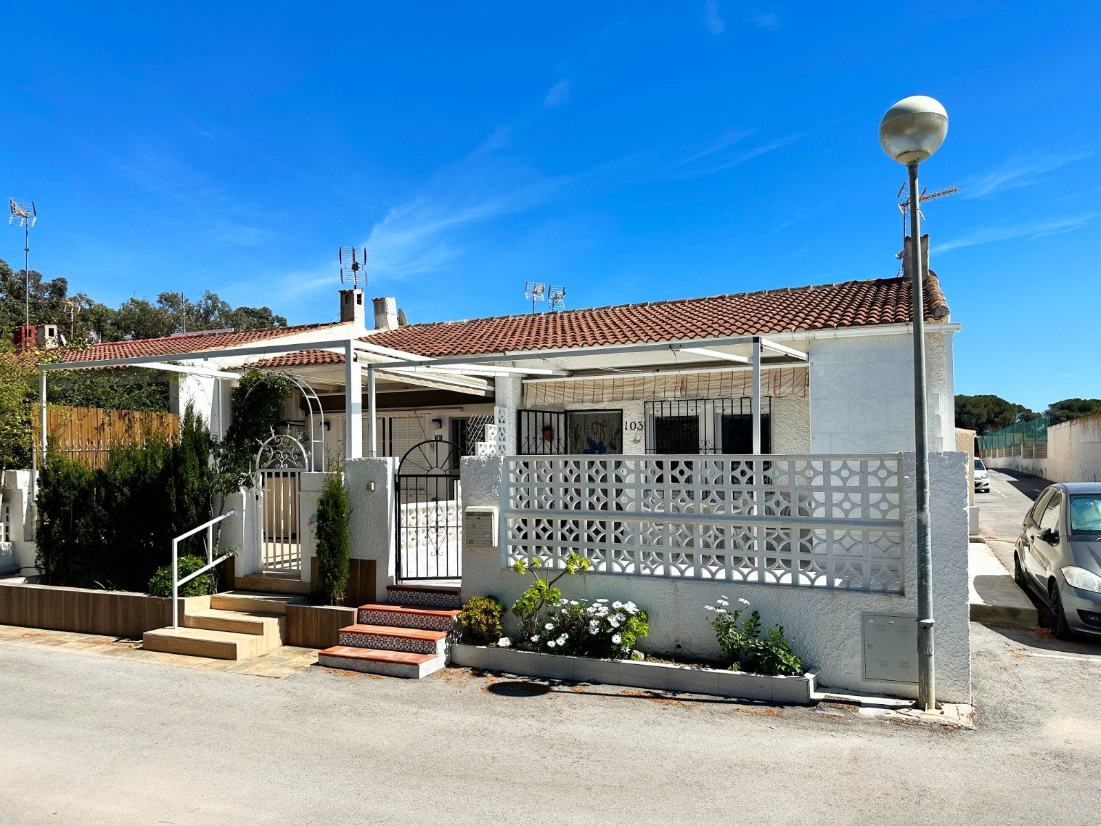 House in Guardamar del Segura - view 1