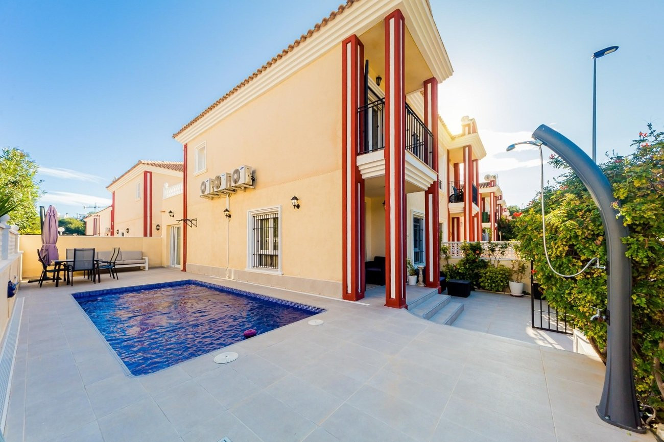 Apartment in Dehesa de Campoamor - Image 3