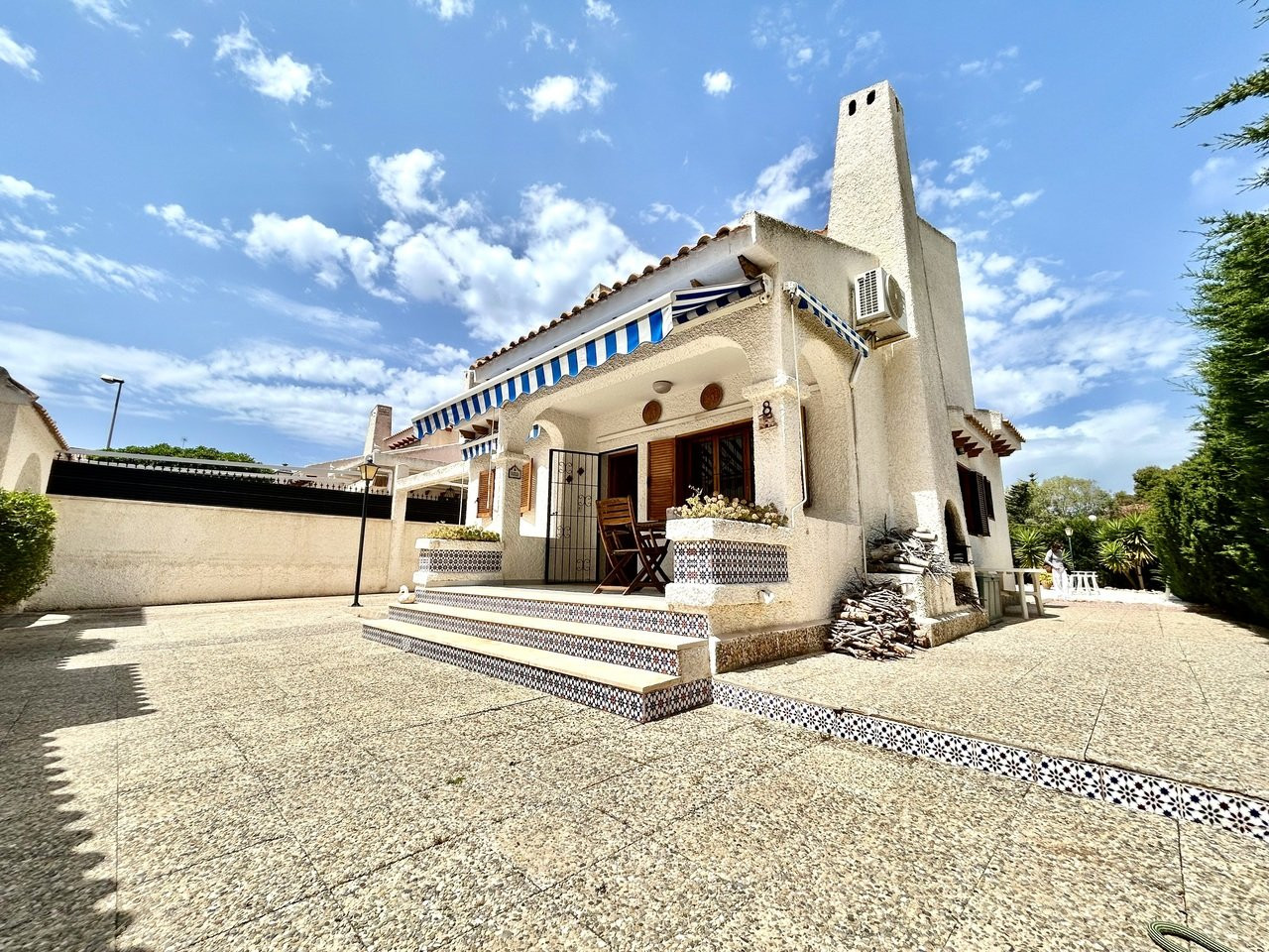 Villa in La Zenia - view 1