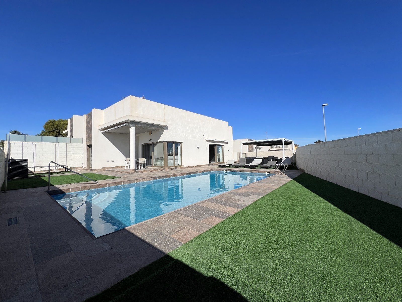 Villa in Urbanizacion los Balcones - view 1