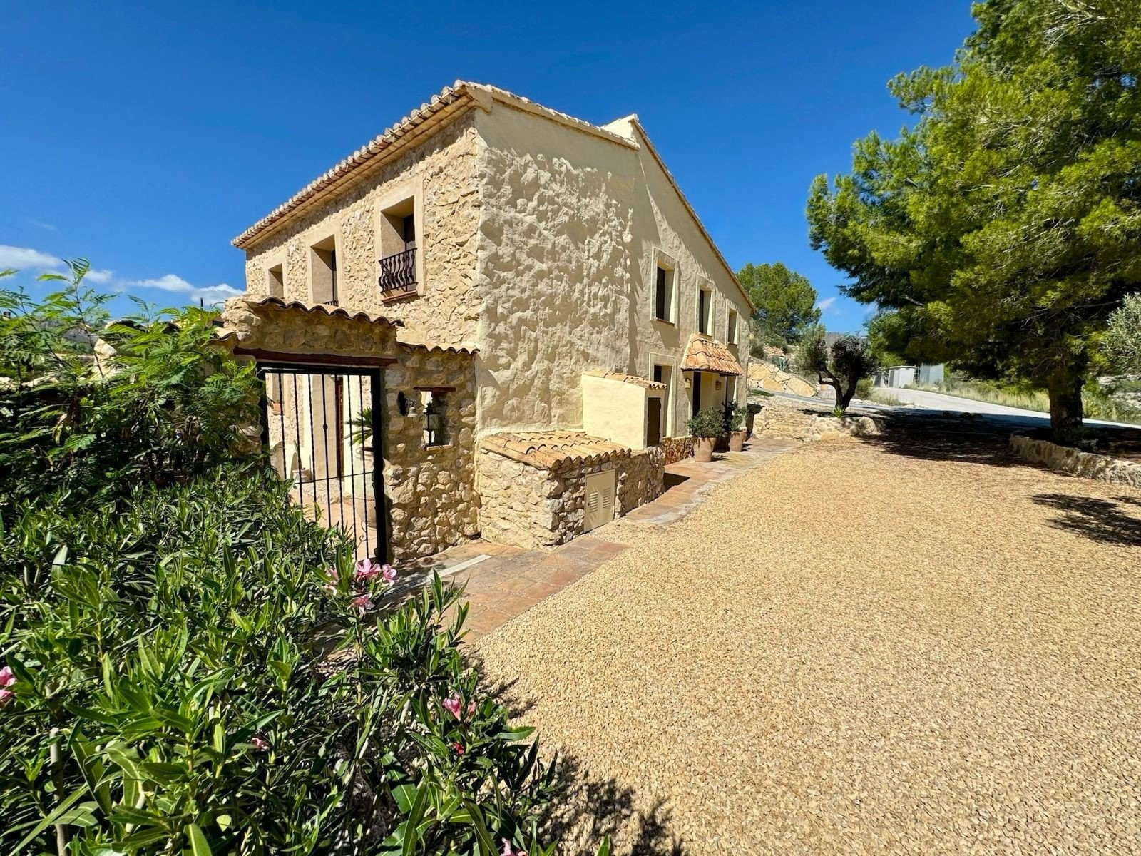Villa in Torremanzanas - view 1