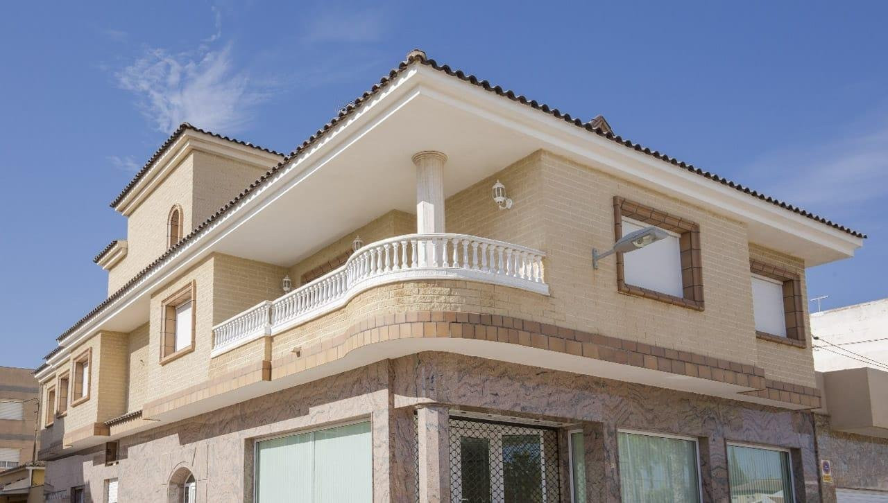 House in Los Alcazares - view 1