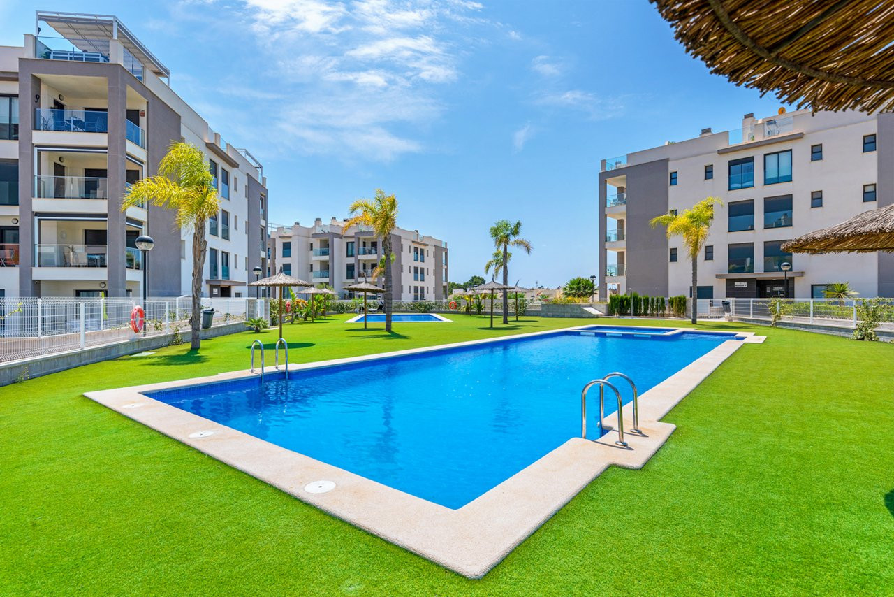 Apartment in Villamartin - view 1
