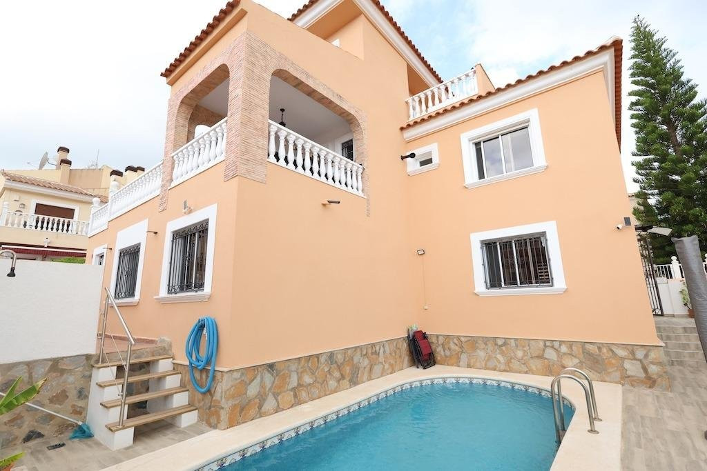 Villa in San Miguel de Salinas - view 1