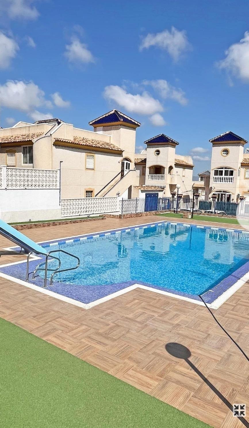House in Guardamar del Segura - view 1