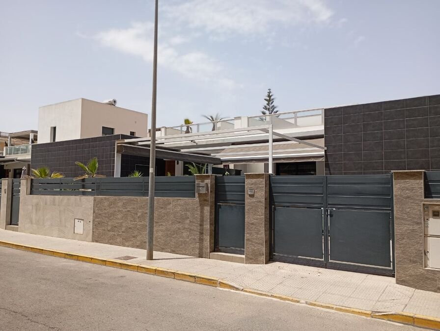 Villa in Formentera de Segura - view 1