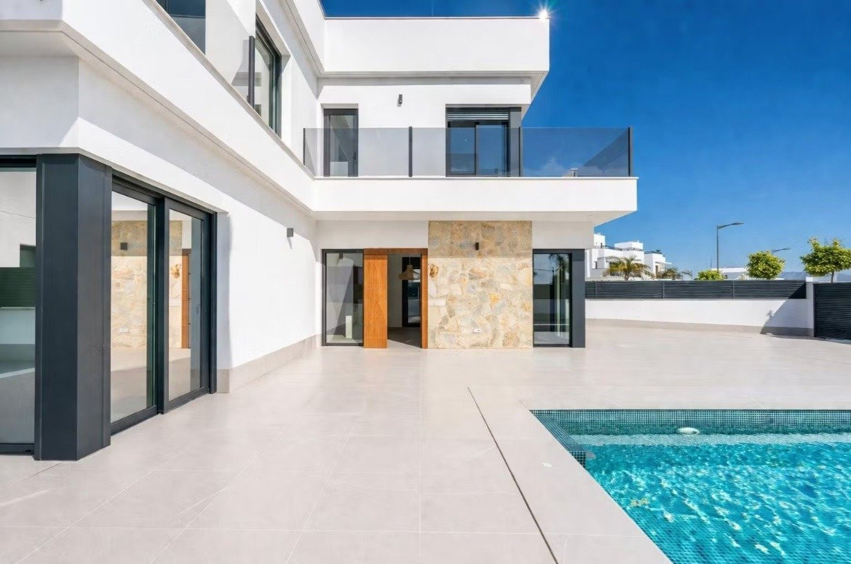 Villa in Roda - view 1