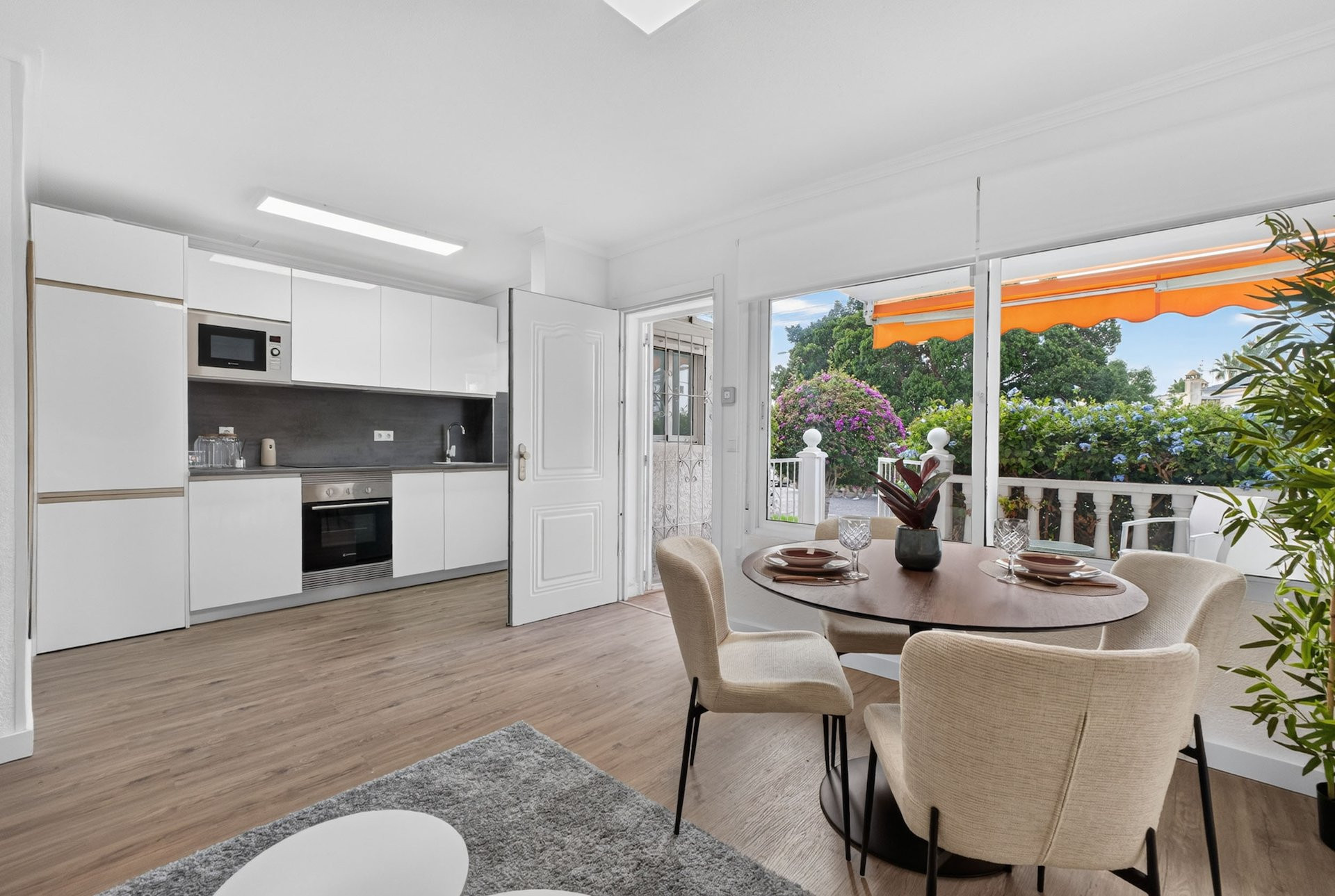 Apartment in Villamartin - view 1