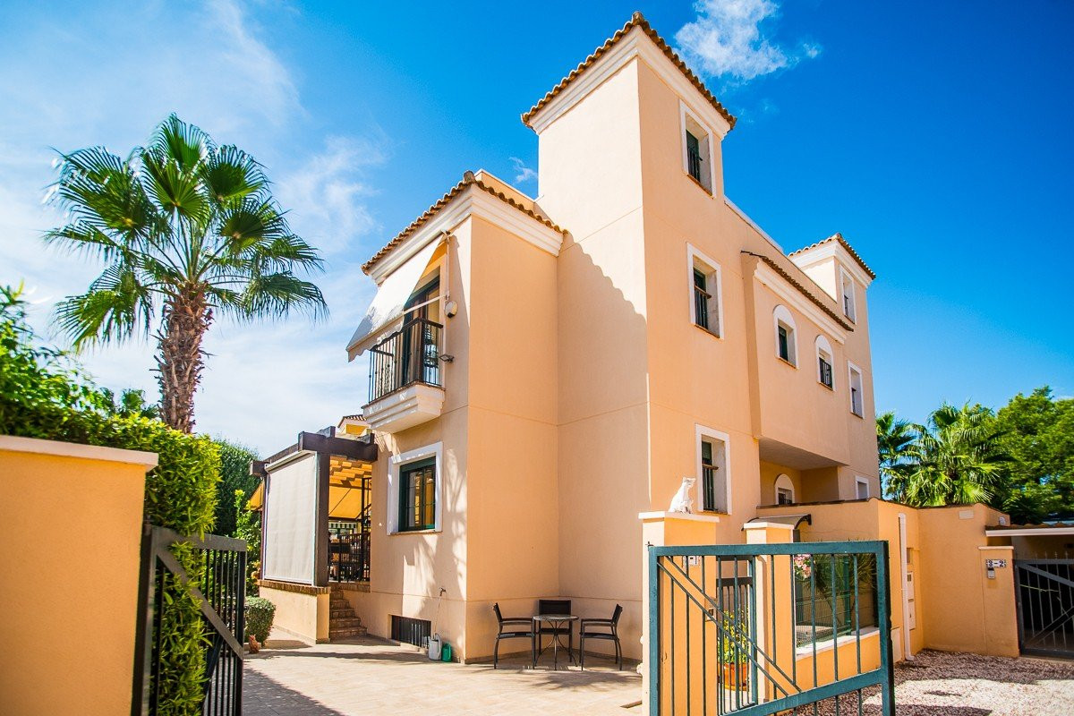 Villa in Torrevieja - Image 2