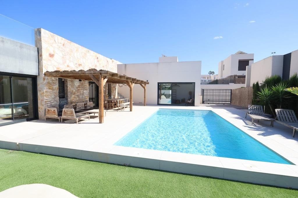 Villa in Algorfa - view 1