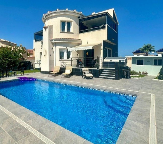 Villa in Algorfa - view 1