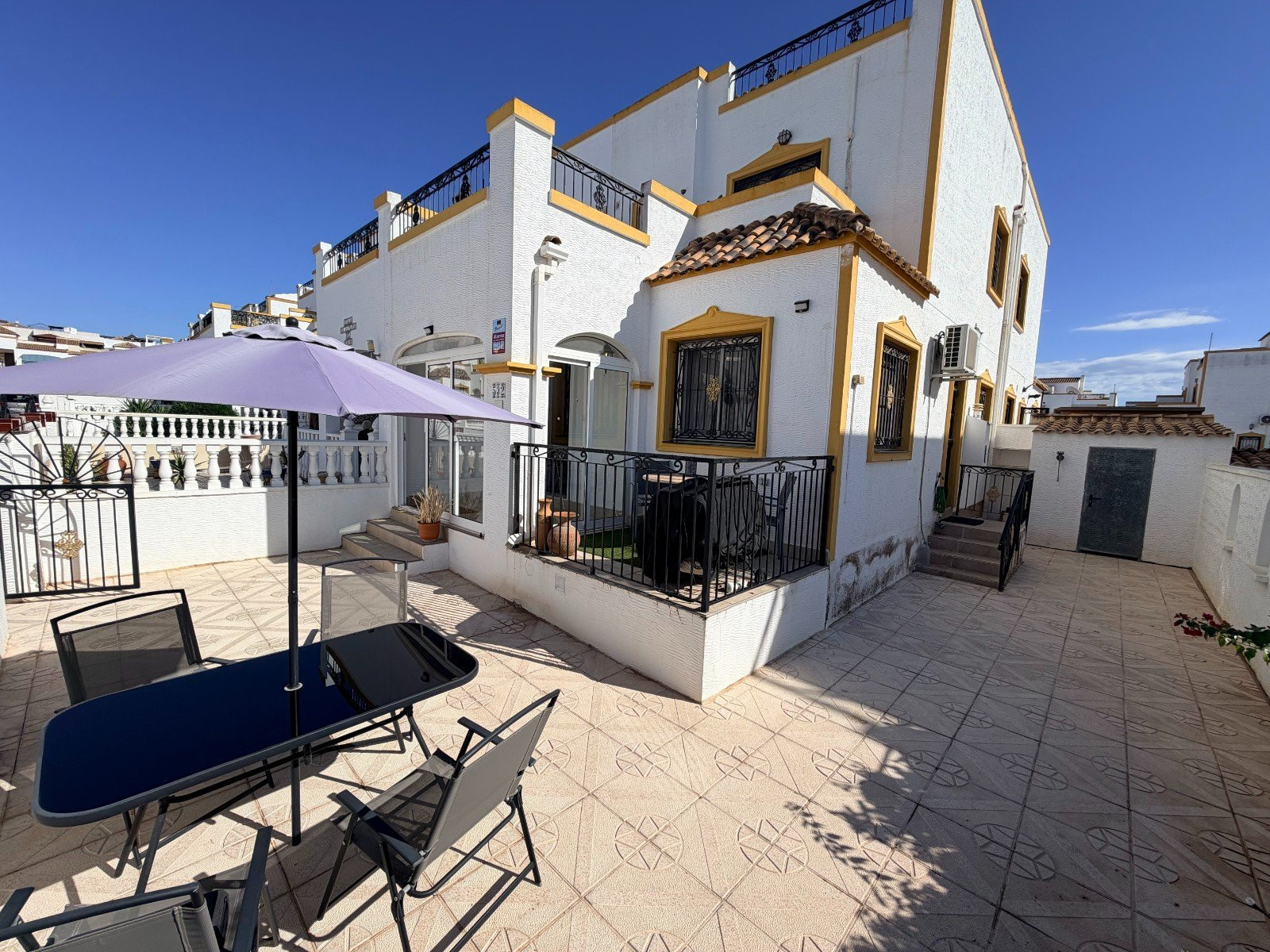 House in Desamparados - view 1