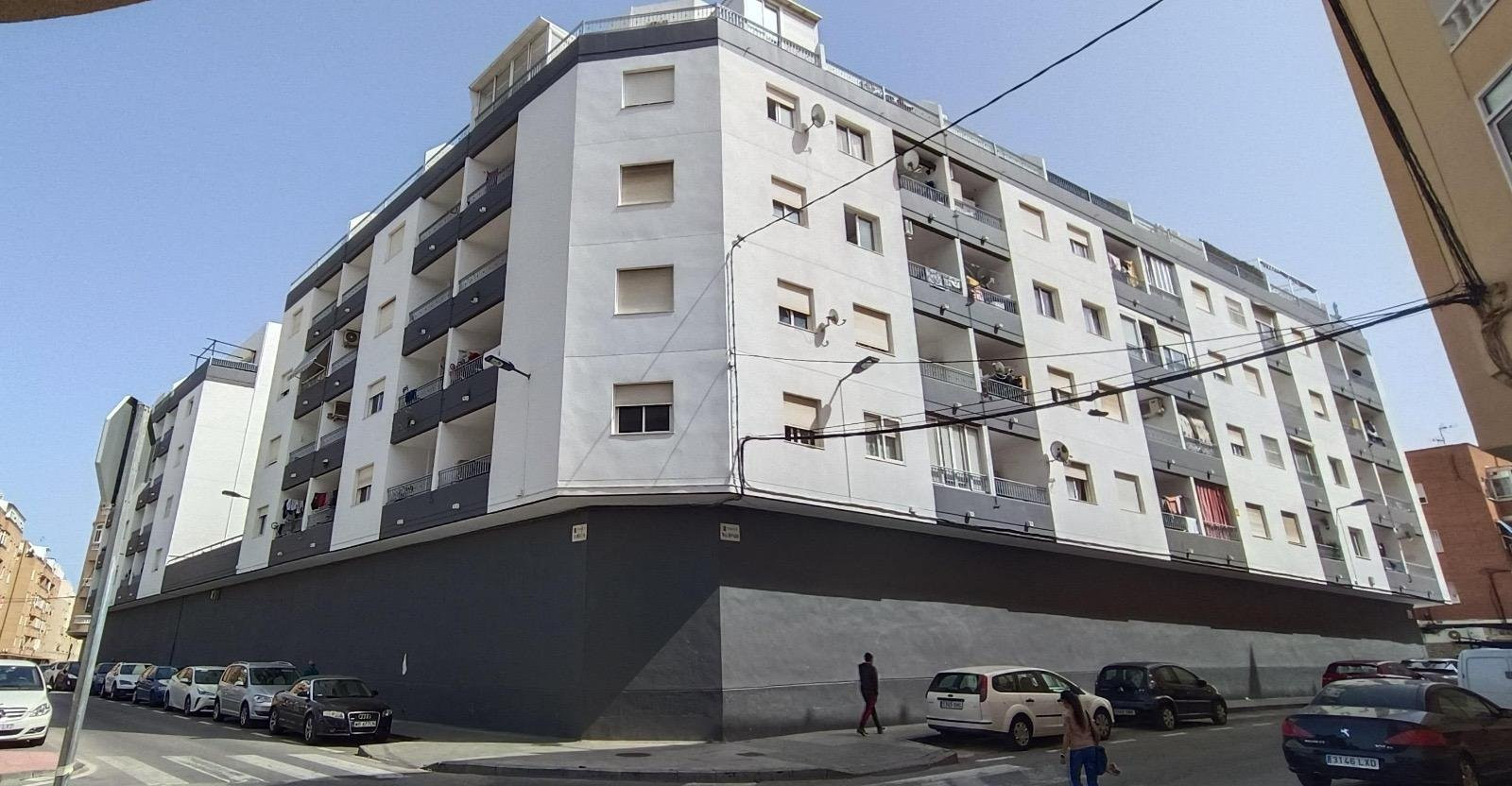 Apartment in Torrevieja - Image 2