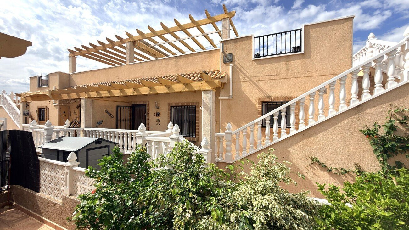 House in Villamartin - view 1