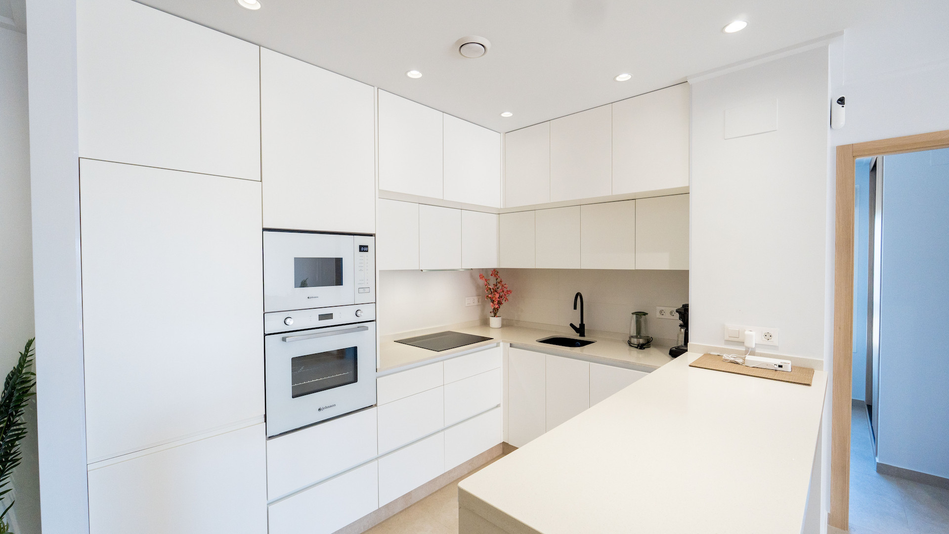 Apartment in Urbanizacion El Raso - Image 5