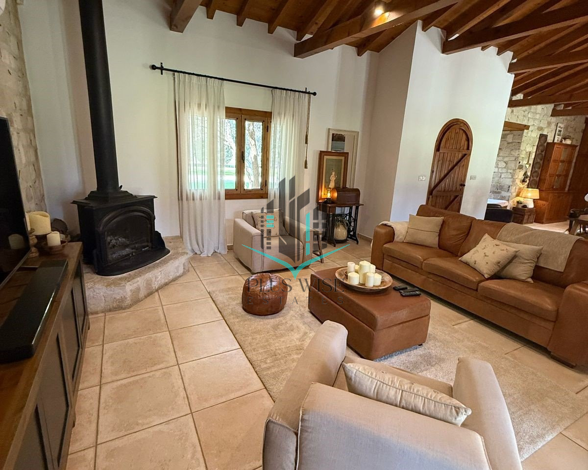 House in Kiti - Image 2